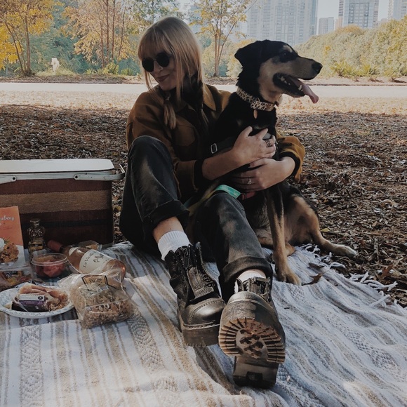 Meet your Posher, Tori - Picture 1 of 1